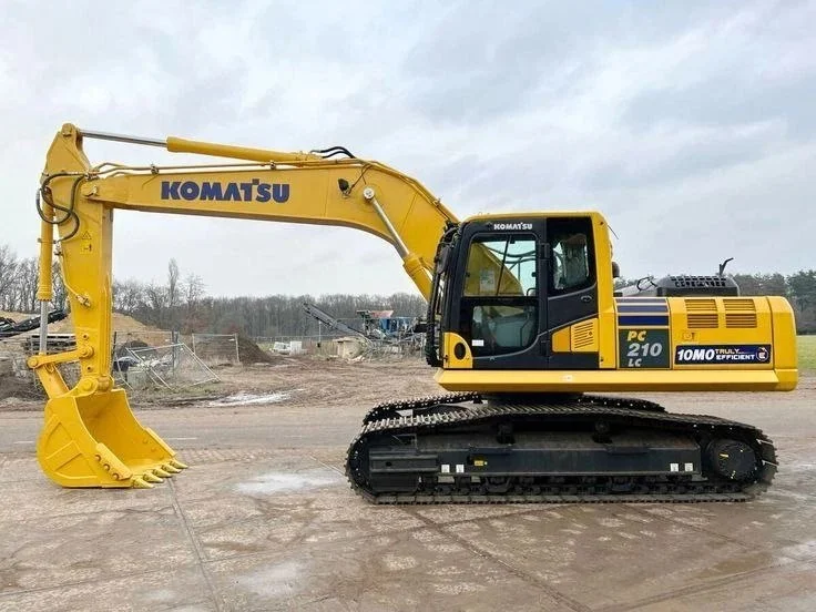 Экскаватор гусеничный Komatsu PC210-10M0